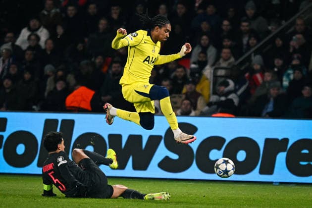 Champions League PSG vs Tottenham Hotspur F.C - FA Tottenham Hotspur’s Djed Spence fights for the ball during the UEFA Champions League football match between Paris Saint-Germain and Tottenham Hotspur F.C at the Parc des Princes Stadium in Paris on November 26, 2025. Photo by Firas Abdullah ABACAPRESS.COM Paris Ile-de-France France  Copyright: xAbdullahxFiras ABACAx