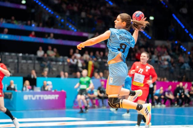 Handball I Frauen I Weltmeisterschaft I Vorrunde I 1. Spieltag I Serbien - Uruguay I 26.11.2025 Camila Bianco Castiella (8, Uruguay) im Wurf Stuttgart Porsche Arena Baden-Württemberg Deutschland Copyright: xLobeca MaxxPetershansx