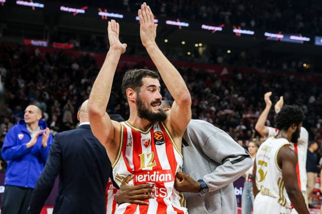 Crvena Zvezda v Olympiacos - EuroLeague BELGRADE, SERBIA - NOVEMBER 26: Players celebrate at the end of the EuroLeague Regular Season Round 13 match between Crvena Zvezda Meridianbet Belgrade and Olympiacos Piraeus at Belgrade Arena in Belgrade, Serbia on November 26, 2025. Filip Stevanovic Anadolu Belgrade Serbia. Editorial use only. Please get in touch for any other usage.  Copyright: x2025xAnadoluxFilipxStevanovicx