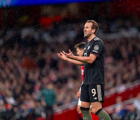 26.11.2025, Fussball UEFA Championsleague 2025 2026: Vorrunde 5.Spieltag, FC Arsenal - FC Bayern München, im Emirates-Stadion London (England), Harry Kane (FC Bayern München) unzufrieden.