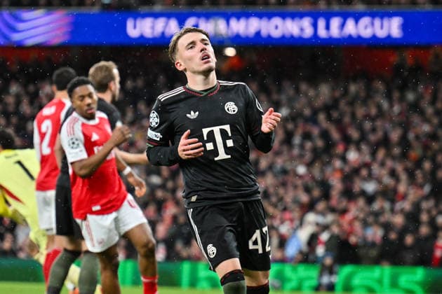 UEFA Champions League; Arsenal FC - FC Bayern München; 26.11.2025 LONDON, ENGLAND - 26. NOVEMBER: Lennart KARL (FC Bayern Munich 42) ärgert sich nach einer vergebenen Chance beim Ligaspiel zwischen Arsenal London und dem FC Bayern München am 5. Spieltag der UEFA Champions League im Emirates Stadium am 26.11.2025 Copyright: xBEAUTIFULxSPORTS Goldbergx