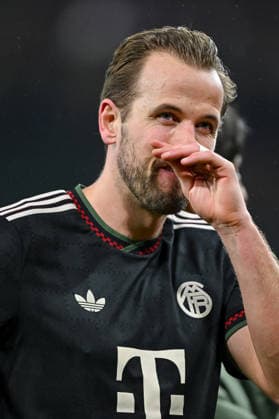 Harry Kane (Bayern München) gestures during the UEFA Champions League 2025 26 League Phase MD5 match between Arsenal FC and FC Bayern München at Arsenal Stadium on November 26, 2025 in London, United Kingdom. (Photo by Harry Langer DeFodi Images)