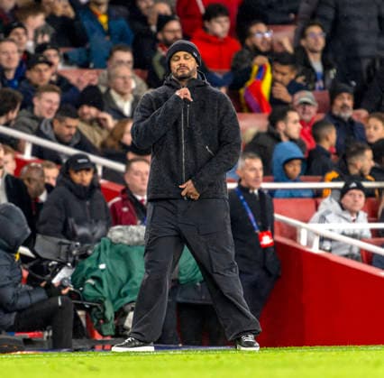 26.11.2025, Fussball UEFA Championsleague 2025 2026: Vorrunde 5.Spieltag, FC Arsenal - FC Bayern München, im Emirates-Stadion London (England), Trainer Vincent Kompany (FC Bayern München) nachdenklich
