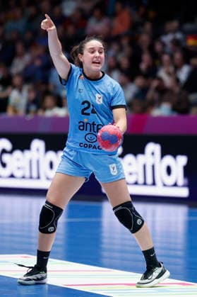 l.-r.: Martina Maria Campos Havranek (Uruguay, 24), 26.11.2025, 27TH IHF Womens Handball World Championship, WM, Weltmeisterschaft 2025, Serbia - Uruguay, GER, Stuttgart, Porsche Arena Copyright: HMBxMedia xHeikoxBecker