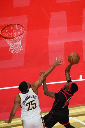 Indiana Pacers vs Toronto Raptors TORONTO, CANADA - NOVEMBER 26 : Ja’Kobe Walter (14) of Toronto Raptors in action against Jeremiah Robinson-Earl (25) of Indiana Pacers during the 2025 Emirates NBA, Basketball Herren, USA Cup basketball game between Indiana Pacers and Toronto Raptors at the Scotiabank Arena on November 26, 2025 in Toronto, Ontario, Canada. Mert Alper Dervis Anadolu Ontario Canada. Editorial use only. Please get in touch for any other usage.  Copyright: x2025xAnadoluxMertxAlperxDervisx