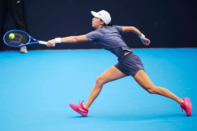 CHENGDU, CHINA - NOVEMBER 26: Yao Xinxin of China competes in the Women s Singles first round match against Zarina Diyas of Kazakhstan on day 3 of 2026 Australian Open Asia-Pacific Wildcard Playoffs at the Sichuan International Tennis Centre on November 26, 2025 in Chengdu, Sichuan Province of China.  Copyright: xVCGx 111606116850