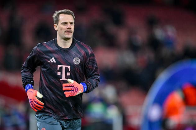 Torwart Manuel Neuer (Bayern München) Looks on during the UEFA Champions League 2025 26 League Phase MD5 match between Arsenal FC and FC Bayern München at Arsenal Stadium on November 26, 2025 in London, United Kingdom. (Photo by Harry Langer DeFodi Images)