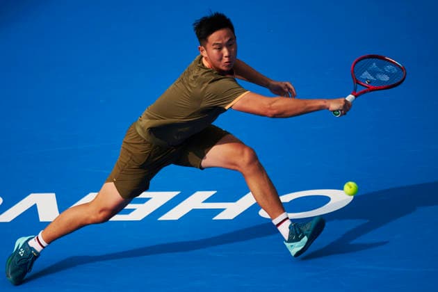 CHENGDU, CHINA - NOVEMBER 26: Mo Yecong of China competes in the Men s Singles first round match against Mikhail Kukushkin of Kazakhstan on day 3 of 2026 Australian Open Asia-Pacific Wildcard Playoffs at the Sichuan International Tennis Centre on November 26, 2025 in Chengdu, Sichuan Province of China.  Copyright: xVCGx 111606115730