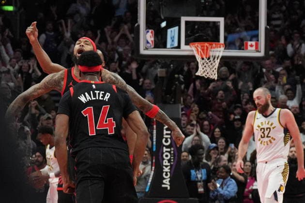 November 26, 2025, Toronto, On, CAN: Toronto Raptors forward Brandon Ingram (3) celebrates his game-winning basket to defeat the Indiana Pacers in NBA, Basketball Herren, USA Cup basketball action in Toronto on Wednesday, November 26, 2025. Brandon Ingram  - ZUMAc35_ 20251126_zaf_c35_187 Copyright: xChrisxYoungx