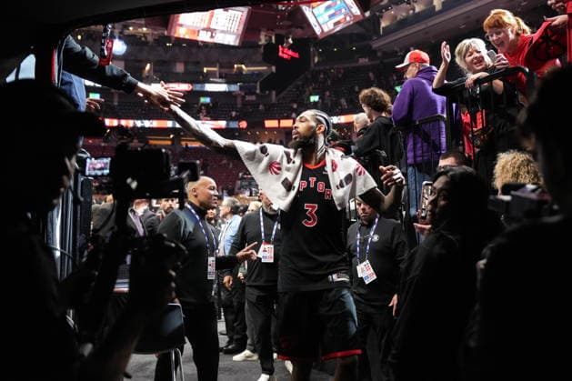 November 26, 2025, Toronto, On, CAN: Toronto Raptors forward Brandon Ingram (3) is congratulated by fans as he comes off court after his two point shot with 0.6 seconds left on the clock secured his team a 97-95 win over the Indiana Pacers in NBA, Basketball Herren, USA Cup basketball action in Toronto on Wednesday, November 26, 2025. Brandon Ingram  - ZUMAc35_ 20251126_zaf_c35_189 Copyright: xChrisxYoungx