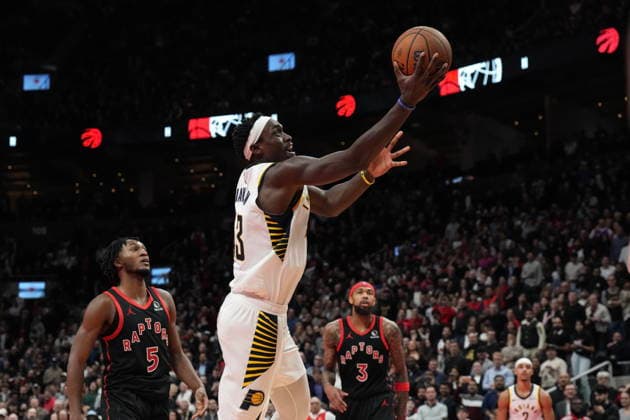 November 26, 2025, Toronto, On, CAN: Indiana Pacers forward Pascal Siakam (43) shoots as Toronto Raptors guard Immanuel Quickley (5) and forward Brandon Ingram (3) look on during second half NBA, Basketball Herren, USA Cup basketball action in Toronto on Wednesday, November 26, 2025. Pascal Siakam; Immanuel Quickley; Brandon Ingram  - ZUMAc35_ 20251126_zaf_c35_197 Copyright: xChrisxYoungx