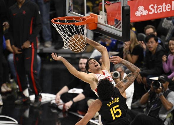 NBA, Basketball Herren, USA Houston Rockets vs Golden State Warriors in San Francisco SAN FRANCISCO, CALIFORNIA - NOV 26: Reed Sheppard (15) of Rockets goes for basket during the NBA game 8 between Houston Rockets and Golden State Warriors in San Francisco at Chase Center on November 26, 2025 in San Francisco, California, United States. Tayfun Coskun Anadolu California United States. Editorial use only. Please get in touch for any other usage.  Copyright: x2025xAnadoluxTayfunxCoskunx