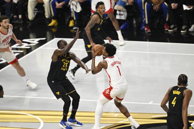 NBA, Basketball Herren, USA Houston Rockets vs Golden State Warriors in San Francisco SAN FRANCISCO, CALIFORNIA - NOV 26: Amen Thompson (1) of Rockets in action against Draymond Green (23) of Warriors during NBA game 8 between Houston Rockets and Golden State Warriors in San Francisco at Chase Center on November 26, 2025 in San Francisco, California, United States. Tayfun Coskun Anadolu California United States. Editorial use only. Please get in touch for any other usage.  Copyright: x2025xAnadoluxTayfunxCoskunx