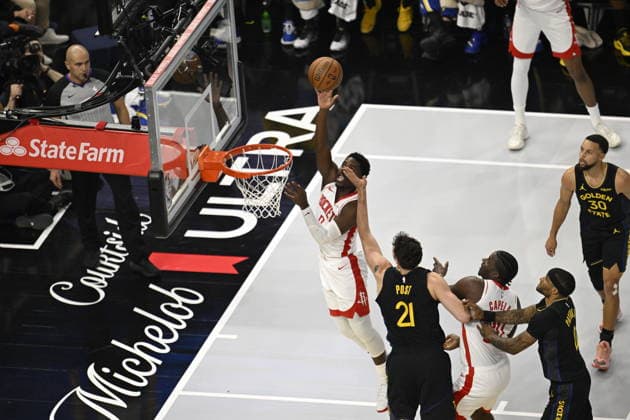 NBA, Basketball Herren, USA Houston Rockets vs Golden State Warriors in San Francisco SAN FRANCISCO, CALIFORNIA - NOV 26: Aaron Holiday (0) of Rockets goes for basket during NBA game 8 between Houston Rockets and Golden State Warriors in San Francisco at Chase Center on November 26, 2025 in San Francisco, California, United States. Tayfun Coskun Anadolu California United States. Editorial use only. Please get in touch for any other usage.  Copyright: x2025xAnadoluxTayfunxCoskunx