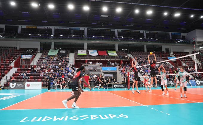 Ludwigsburg , Zoi DVV Pokal Viertelfinale , Barock Volleys MTV Ludwigsburg vs. Powervolleys Düren , Übersicht MHP Arena mit Spielszene