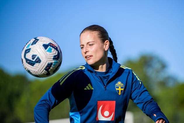 Fußball, Frauen, Nationalteam Schweden Training 251127 Anna Alvegard of the women s national football team of Sweden at a training session on November 27, 2025 in Albufeira. Photo: Ludvig Thunman BILDBYRAN kod LT LT0754 fotboll football soccer fotball träning practice training sverige sweden dam bbeng sverige sweden Copyright: LUDVIGxTHUNMAN BB251127LT016