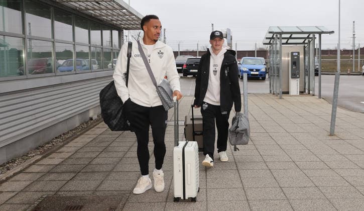 Deventer , Europa League Go Ahead Eagles Deventer vs. VfB Stuttgart , Abflug in Stuttgart , von links: Jamie Leweling Angelo Stiller