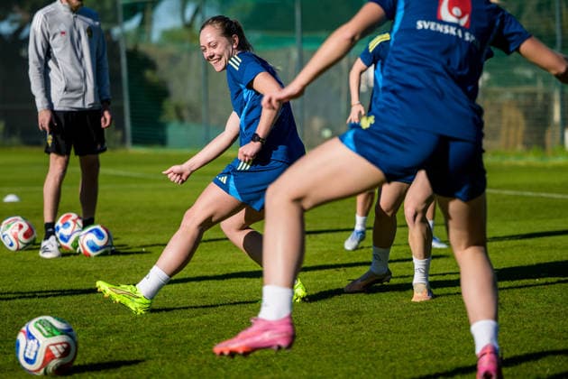 Fußball, Frauen, Nationalteam Schweden Training 251127 Alice Bergström of the women s national football team of Sweden at a training session on November 27, 2025 in Albufeira. Photo: Ludvig Thunman BILDBYRAN kod LT LT0754 fotboll football soccer fotball träning practice training sverige sweden dam bbeng sverige sweden Copyright: LUDVIGxTHUNMAN BB251127LT028