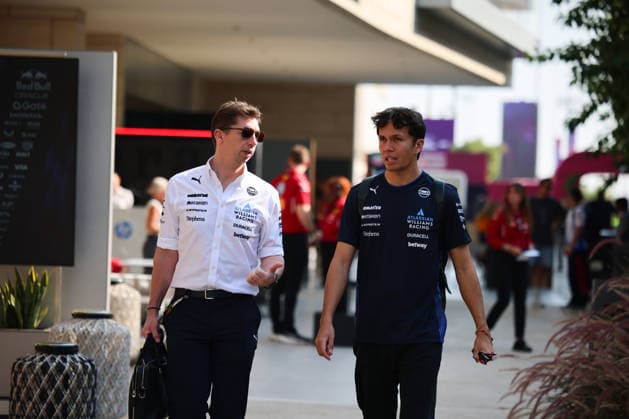 Alexander Albon (Atlassian Williams Racing, 23), James Vowles (Teamchef, Atlassian Williams Racing) , QAT, Formel 1 Weltmeisterschaft, Qatar Grand Prix, Doha, Lusail, Lusail International Circuit, Media Day, 27.11.2025 QTR, Formel 1 Weltmeisterschaft, Qatar Grand Prix, Doha, Lusail, Lusail International Circuit, Media Day, 27.11.2025 Doha Copyright: xEibner-Pressefoto AnnikaxGrafx EP_AGF