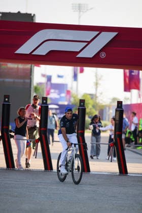 Carlos Sainz (Atlassian Williams Racing, 55) , QAT, Formel 1 Weltmeisterschaft, Qatar Grand Prix, Doha, Lusail, Lusail International Circuit, Media Day, 27.11.2025 QTR, Formel 1 Weltmeisterschaft, Qatar Grand Prix, Doha, Lusail, Lusail International Circuit, Media Day, 27.11.2025 Doha Copyright: xEibner-Pressefoto AnnikaxGrafx EP_AGF