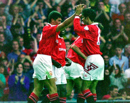 930818 Football, Premier League 1993-1994, Manchester United, ManU - Sheffield United: Goalscorer Roy Keane (left) of Manchester United is congratulated by Ryan Giggs. Photo: BILDBYRAN D165_01 D165_01 scanx football fotboll soccer Premier League Manchester United Sheffield United england season 1993-1994 1993-94 1993 94 1993 august 18 bbeng dia Copyright: BILDBYRAN BB930818BB049