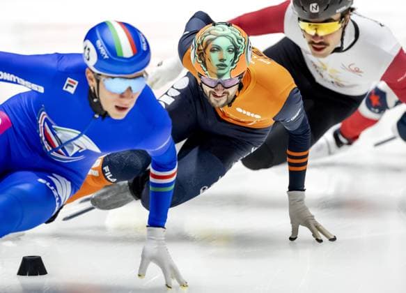 DORDRECHT - Itzhak de Laat (NED) in action during qualifying on day 1 for the fourth ISU World Tour short track Speed skating, Eisschnelllauf competition of the season. The competition is the qualifying tournament for the Olympic Games, Olympische Spiele, Olympia, OS ANP ROBIN VAN LONKHUIJSEN xVIxANPxSportx xxANPxIVx 543224124 originalFilename: 543224124.jpg