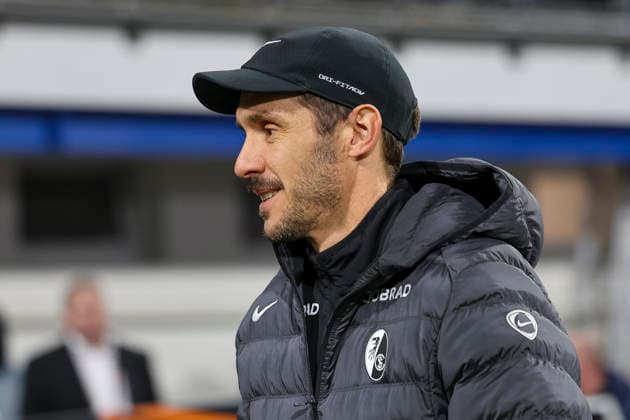 Julian Schuster (SC Freiburg, Trainer) , Tschechien, Fussball, UEFA Europa League, 5. Spieltag, 2025 2026, Viktoria Pilsen vs. SC Freiburg, 27.11.2025, Stadion mesta Plzne, Pilsen, Tschechien Pilsen Stadion mesta Plzne Tschechien Copyright: xGrantxHubbsx