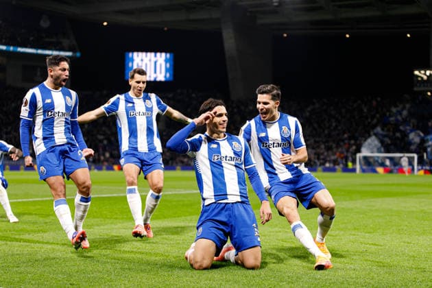 Alan Varela, Gabri Veiga and Francisco Moura seen celebrating after scoring goal during UEFA Europa League game between teams of FC Porto and OGC Nice (Bernardo Benjamim Ball Raw Images) Porto Estadio do Dragao Portugal Copyright: xBernardoxBenjamimx bernardobenjamim_fcporto_nice_2526-06