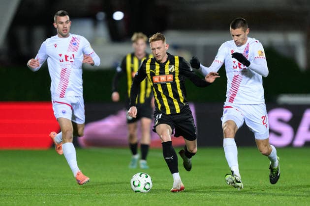 251127 Julius Lindberg of Häcken and Igor Savic of Zrinjski Mostar during the UEFA Conference League between Zrinjski Mostar and Häcken on November 27, 2025 in Mostar. Photo: Daniel Stiller BILDBYRAN kod DS DS0531 fotboll football soccer fotball uefa conference league conference league zrinjski mostar häcken bbeng bbauto Copyright: DANIELxSTILLER BB251127DS009