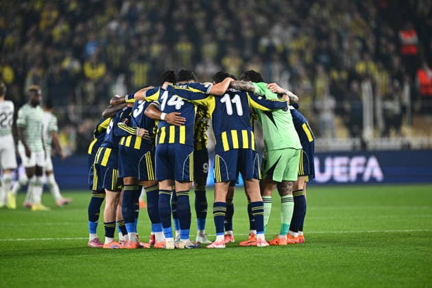 Fenerbahce v Ferencvarosi TC - UEFA Europa League ISTANBUL, TURKIYE - NOVEMBER 27: Players of Fenerbahce group up ahead of the UEFA Europa League week 5 match between Fenerbahce and Ferencvarosi TC at Chobani Stadium in Istanbul, Turkiye on November 27, 2025. Oguz Yeter Anadolu Istanbul Turkey. Editorial use only. Please get in touch for any other usage.  Copyright: x2025xAnadoluxOguzxYeterx