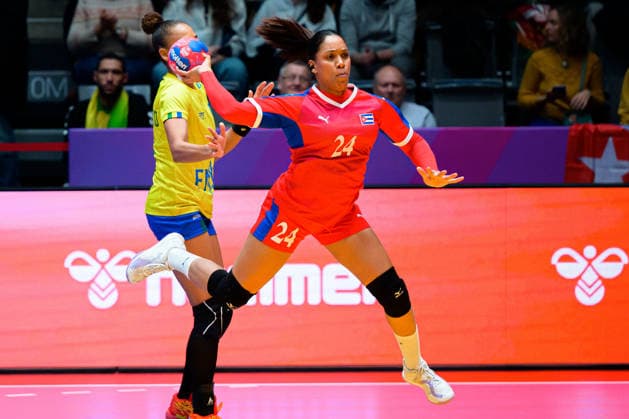 Handball, Frauen WM, Gruppe G: Brasilien - Kuba Schakira Robert Reinoso (Kuba) Stuttgart Porsche Arena Baden-Württemberg Deutschland