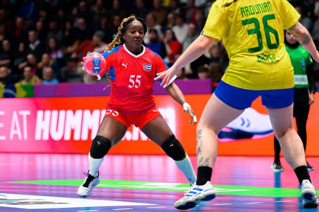 Handball, Frauen WM, Gruppe G: Brasilien - Kuba Yrumy Cespedes Chirino (Kuba) Stuttgart Porsche Arena Baden-Württemberg Deutschland