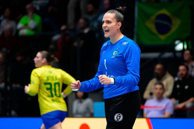 Handball, Frauen WM, Gruppe G: Brasilien - Kuba Torhueterin Gabriela Moreschi (Brasilien) Jubel Freude Emotion Stuttgart Porsche Arena Baden-Württemberg Deutschland