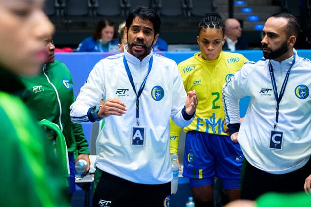 Handball, Frauen WM, Gruppe G: Brasilien - Kuba Trainer Cristiano Silva (Brasilien) Stuttgart Porsche Arena Baden-Württemberg Deutschland