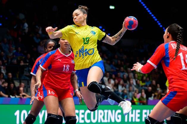 Handball, Frauen WM, Gruppe G: Brasilien - Kuba Jessica Ribeiro Quintino (Brasilien) Stuttgart Porsche Arena Baden-Württemberg Deutschland