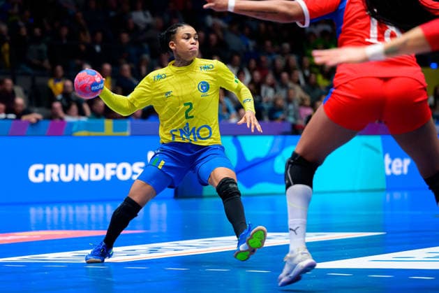Handball, Frauen WM, Gruppe G: Brasilien - Kuba Bruna de Paula (Brasilien) Stuttgart Porsche Arena Baden-Württemberg Deutschland