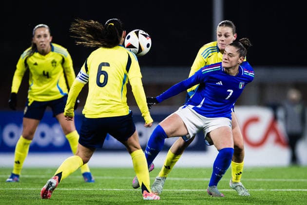 251127 Veronica Bernardi of Italy and Sofia Reidy of Sweden during the under-23 International Friendly, Länderspiel, Nationalmannschaft football match between Sweden and Italy on November 27, 2025 in Västeras. Photo: Kenta Jönsson BILDBYRAN COP 210 KJ0289 fotboll football soccer fotball u23 under 23 sverige sweden italien italy dam bbeng Copyright: KENTAxJÖNSSON BB251127KJ022