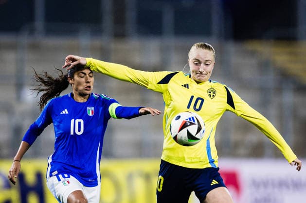 251127 Melissa Bellucci of Italy and Wilma Leidhammar of Sweden during the under-23 International Friendly, Länderspiel, Nationalmannschaft football match between Sweden and Italy on November 27, 2025 in Västeras. Photo: Kenta Jönsson BILDBYRAN COP 210 KJ0289 fotboll football soccer fotball u23 under 23 sverige sweden italien italy dam bbeng Copyright: KENTAxJÖNSSON BB251127KJ027