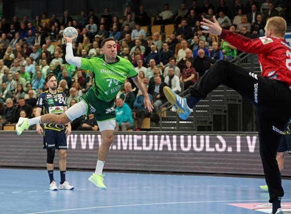 27.11.2025, xovx, Handball Daikin Handball Bundesliga, HSG Wetzlar - Rhein-Neckar Löwen v.l. Patrick Groetzki (Rhein-Neckar Löwen), Ahmet Nafea (HSG Wetzlar), David Späth (Rhein-Neckar Löwen) Wetzlar Buderus-Arena Hessen Deutschland (DE)