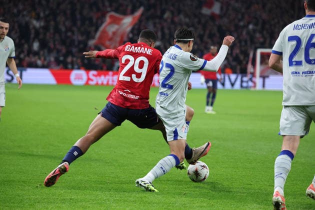 FOOTBALL : LOSC Lille vs Dinamo Zagreb - UEFA Europa League - 27 11 2025 Hamza IGAMANE (LOSC Lille) et Matteo PEREZ VINLÖF (Dinamo Zagreb) lors du match LOSC Lille vs Dinamo Zagreb, UEFA Europa League phase de ligue, Decathlon Arena stade Pierre Mauroy, le 27 novembre 2025 - photo Laurent Sanson PsnewZ  Copyright: xLaurentxSANSONx xPsnewZx