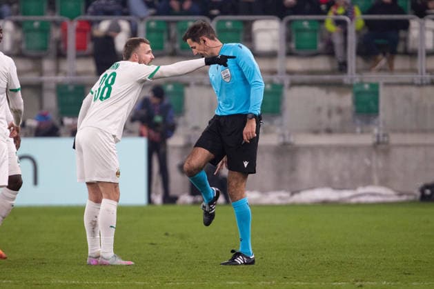 SOCCER - UEFA ECL, Czestochowa vs Rapid SOSNOWIEC,POLAND,27.NOV.25 - SOCCER - UEFA Conference League, Rakow Czestochowa vs SK Rapid Wien. Image shows eferee Duje Strukan (CRO).  GEPAxpictures xPhilippxBrem