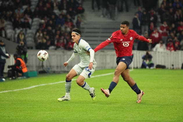 FOOTBALL : LOSC Lille vs Dinamo Zagreb - UEFA Europa League - 27 11 2025 Matteo PEREZ VINLÖF (Dinamo Zagreb) et Hamza IGAMANE (LOSC Lille) lors du match LOSC Lille vs Dinamo Zagreb, UEFA Europa League phase de ligue, Decathlon Arena stade Pierre Mauroy, le 27 novembre 2025 - photo Laurent Sanson PsnewZ  Copyright: xLaurentxSANSONx xPsnewZx