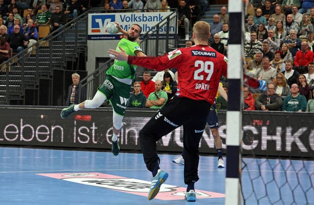 27.11.2025, xovx, Handball Daikin Handball Bundesliga, HSG Wetzlar - Rhein-Neckar Löwen v.l. Philipp Ahouansou (HSG Wetzlar), David Späth (Rhein-Neckar Löwen) Wetzlar Buderus-Arena Hessen Deutschland (DE)