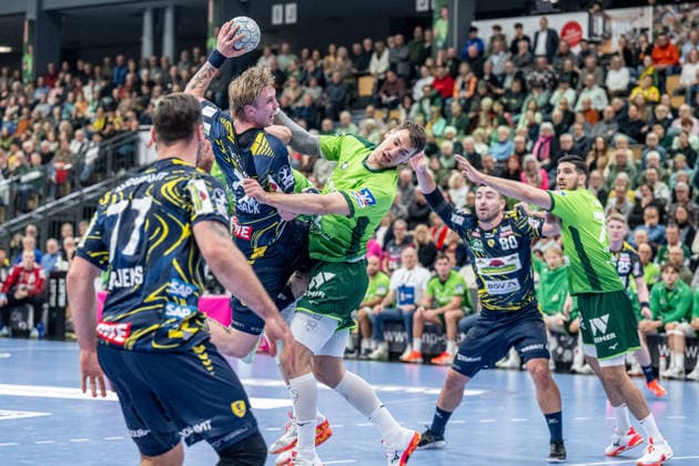 Handball Bundesliga; HSG Wetzlar - Rhein-Neckar-Löwen, 27.11.25 Edwin Aspenbäck (Rhein-Neckar Löwen, 78), Jona Schoch (HSG Wetzlar, 22), Dani Baijens (Rhein-Neckar Löwen, 77), Jannik Kohlbacher (Rhein-Neckar Löwen, 80), Stefan Cavor (HSG Wetzlar, 77) Handball Bundesliga; HSG Wetzlar - Rhein-Neckar-Löwen: Wetzlar, 27.11.25 Copyright: xBEAUTIFULxSPORTS Roeczeyx