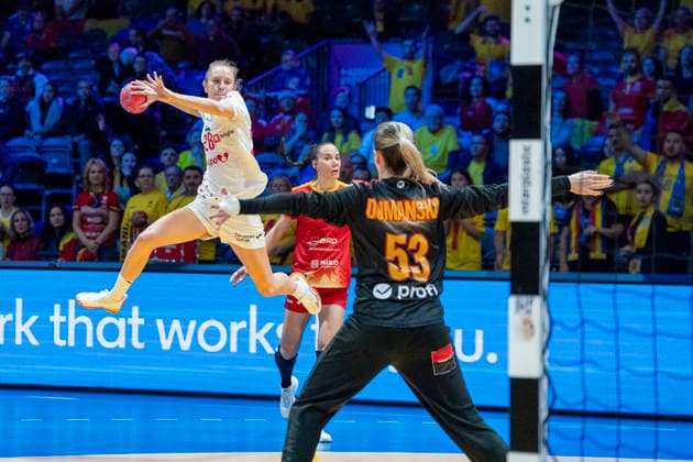 2025-11-27 Romania vs Croatia ROTTERDAM, NETHERLANDS - NOVEMBER 27: Andrea Simara of Croatia during the IHF Worldchampionship 2025 match for women, between Romania and Croatia at Ahoy on November 27, 2025 in Rotterdam, Netherlands. Rotterdam Ahoy Netherlands Content not available for redistribution in The Netherlands directly or indirectly through any third parties. Copyright: xHenkxSeppenx