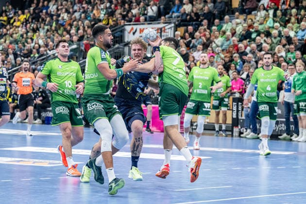 Handball Bundesliga; HSG Wetzlar - Rhein-Neckar-Löwen, 27.11.25 Edwin Aspenbäck (Rhein-Neckar Löwen, 78), Ahmed Nafea (HSG Wetzlar, 79), Philipp Ahouansou (HSG Wetzlar, 19), Josip Simic (HSG Wetzlar, 10) Handball Bundesliga; HSG Wetzlar - Rhein-Neckar-Löwen: Wetzlar, 27.11.25 Copyright: xBEAUTIFULxSPORTS Roeczeyx