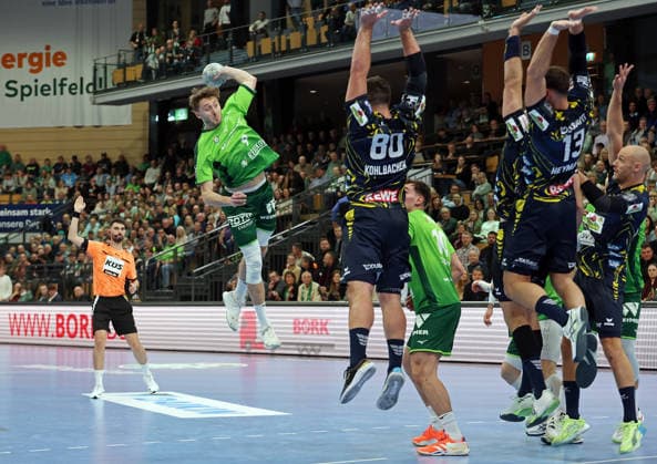27.11.2025, xovx, Handball Daikin Handball Bundesliga, HSG Wetzlar - Rhein-Neckar Löwen v.l. Niklas Theiß (HSG Wetzlar), Jannik Kohlbacher (Rhein-Neckar Löwen), Josip Simic (HSG Wetzlar), Steven Plucnar Jacobsen (Rhein-Neckar Löwen), Sebastian Heymann (Rhein-Neckar Löwen), Lukas Sandell (Rhein-Neckar Löwen) Wetzlar Buderus-Arena Hessen Deutschland (DE)