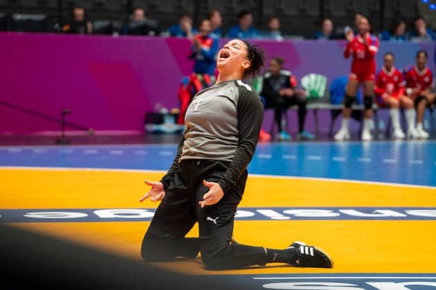 Handball I Frauen I Weltmeisterschaft I Vorrunde I 1. Spieltag I Brasilien - Kuba I 27.11.2025 Niurkis Mora Arias (1, Kuba) jubelt Stuttgart Porsche Arena Baden-Württemberg Deutschland Copyright: xLobeca MaxxPetershansx