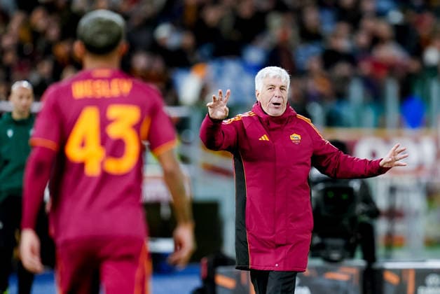AS Roma v FC Midtjylland - UEFA Europa League 2025 26 League Phase MD5 Gian Piero Gasperini Head Coach of AS Roma gestures during the UEFA Europa League MD5 match between AS Roma and FC Midtjylland at Stadio Olimpico on November 27, 2025 in Rome, Italy. Rome Stadio Olimpico Lazio Italy Copyright: xGiuseppexMaffiax 251127_UEL_Roma-Midtjylland_6220