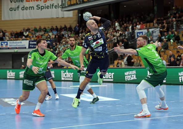 27.11.2025, xovx, Handball Daikin Handball Bundesliga, HSG Wetzlar - Rhein-Neckar Löwen v.l. Josip Simic (HSG Wetzlar), Philipp Ahouansou (HSG Wetzlar), Lukas Sandell (Rhein-Neckar Löwen), Nikola Grahovac (HSG Wetzlar) Wetzlar Buderus-Arena Hessen Deutschland (DE)